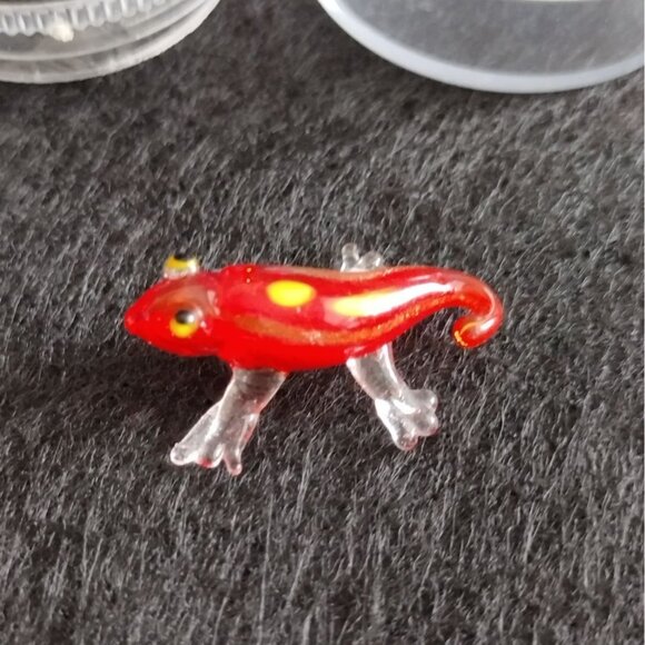 Miniature Glass Salamander Figurine, Magnifier Lid, Display Case, Red Lizard - Picture 9 of 9